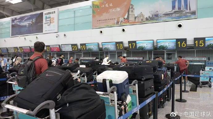行李太多？中國國家橄欖球隊的官方回應：56件設備的具體情況如下