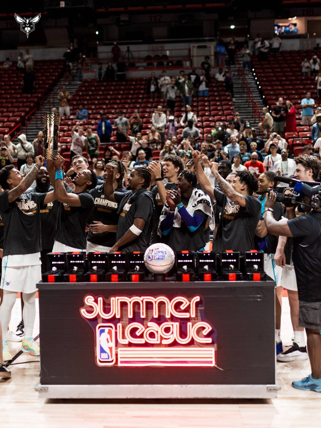 黃蜂隊贏得了夏季聯賽冠軍 并在決賽中獲得21分